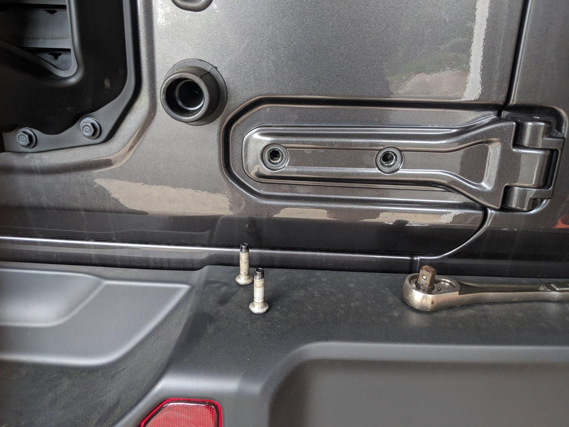 Jeep Wrangler JL RT Off Road tailgate HiLift mount IMG_20180602_165949