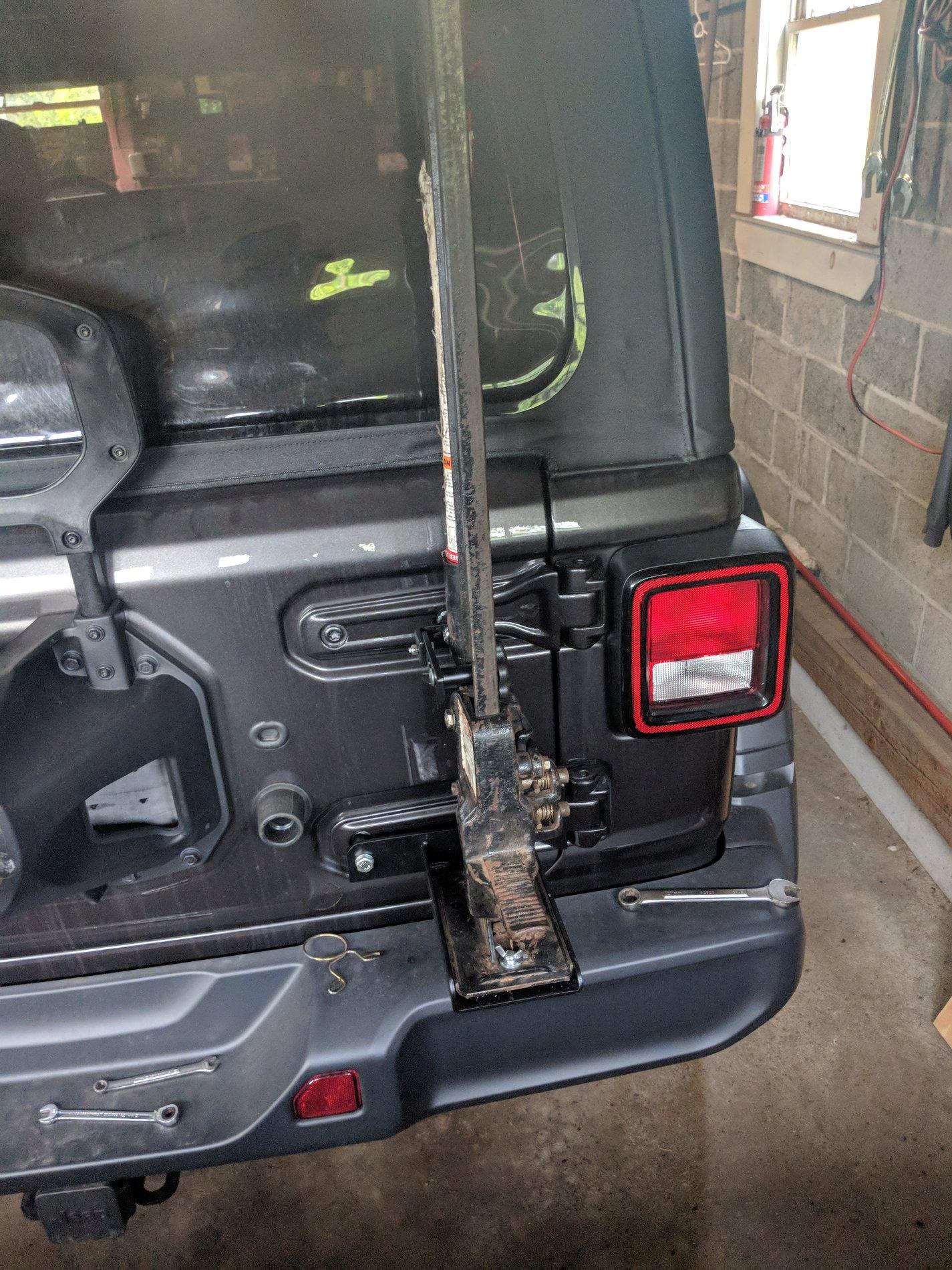 Jeep Wrangler JL RT Off Road tailgate HiLift mount IMG_20180602_182706
