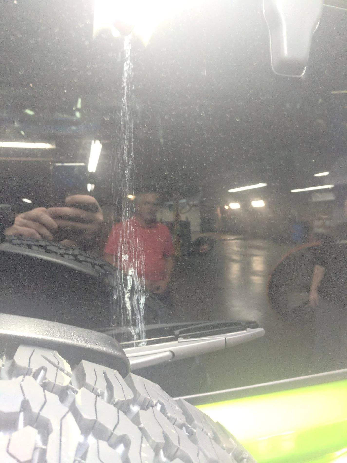 Jeep Wrangler JL Rear window fluid dripping IMG_20180602_194400