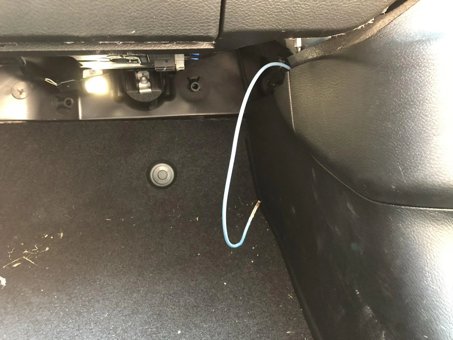 Jeep Wrangler JL Mopar Tow Harness Install 75B9ADBC-4E7F-40CC-BDAA-F15E37BBDEE8