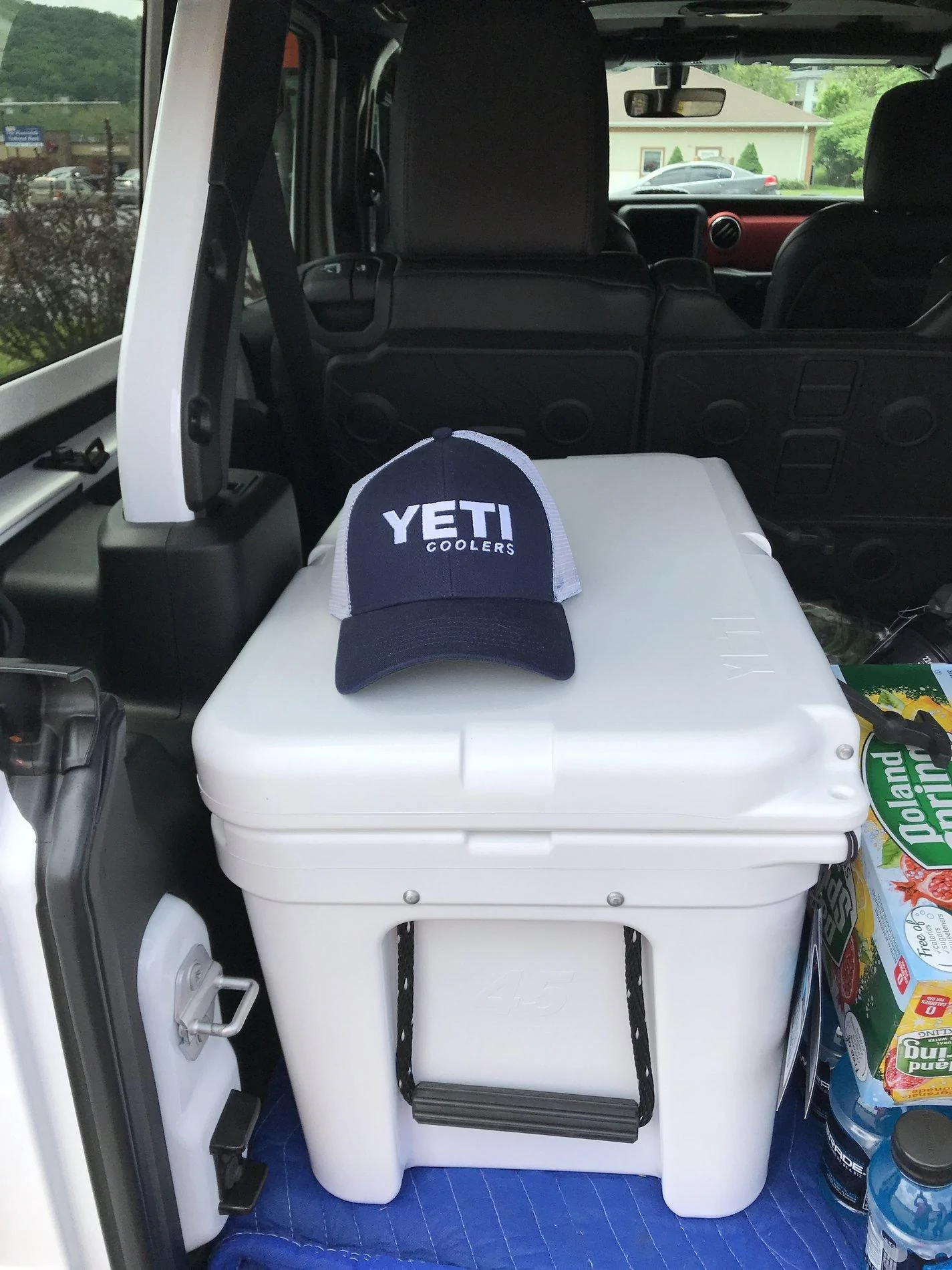 Jeep Wrangler JL Yeti Cooler 54965104904__28A7B0D4-6D72-435F-A6BE-F38579996BD9