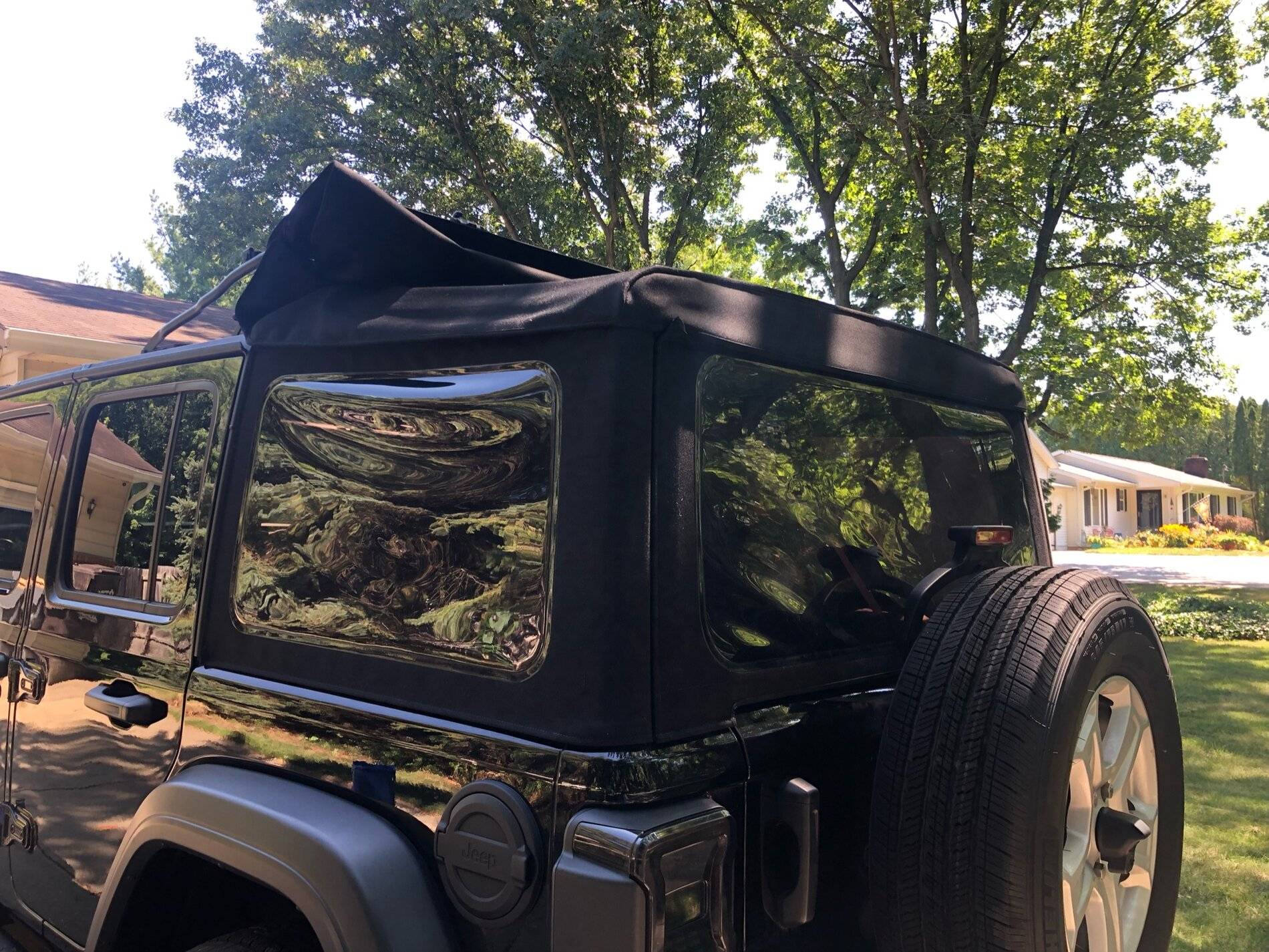 Jeep Wrangler JL WTS: JLU Premium Soft Top - 2019 0EAC73D4-13F5-4D1E-991B-A480313CF995