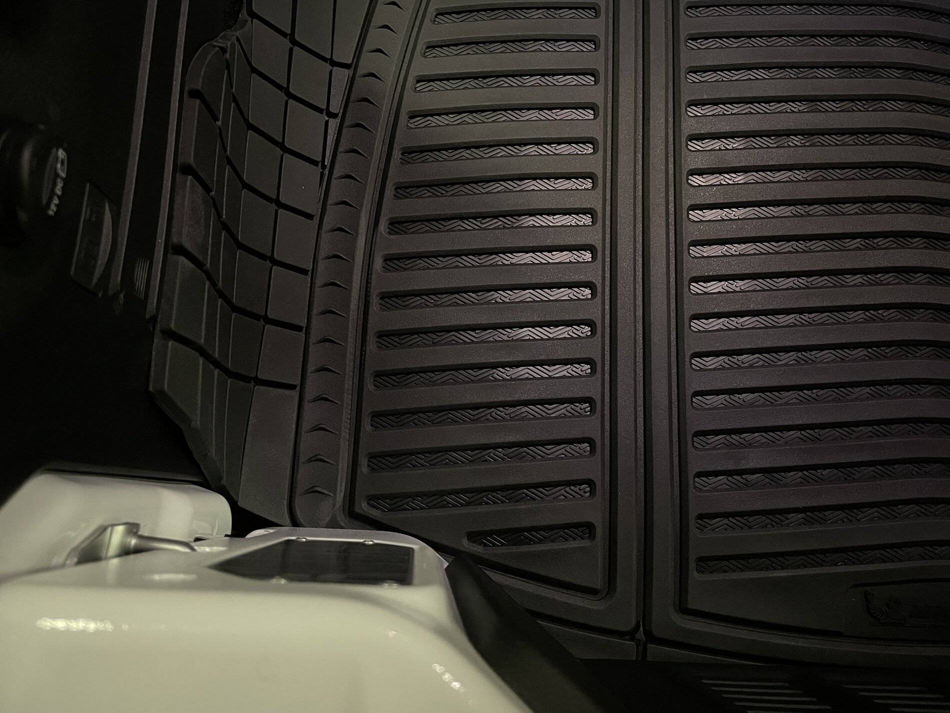 Jeep Wrangler JL 4xe custom rear trunk mat 51282B41-C09B-4791-A511-B9B30DB23037