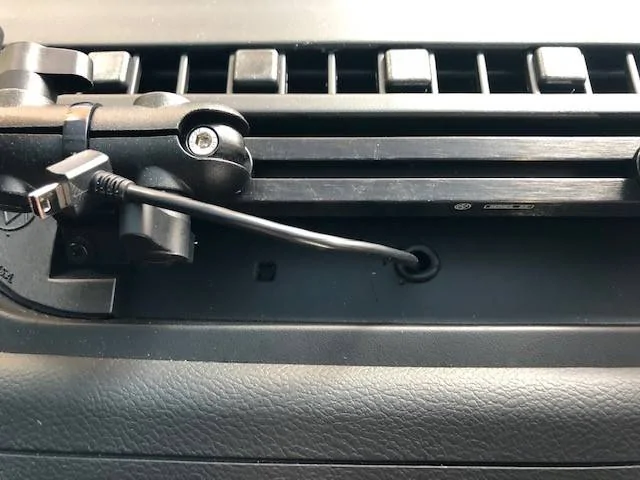 Jeep Wrangler JL Installing Accessory Power Cord to Dash Rail harness thru