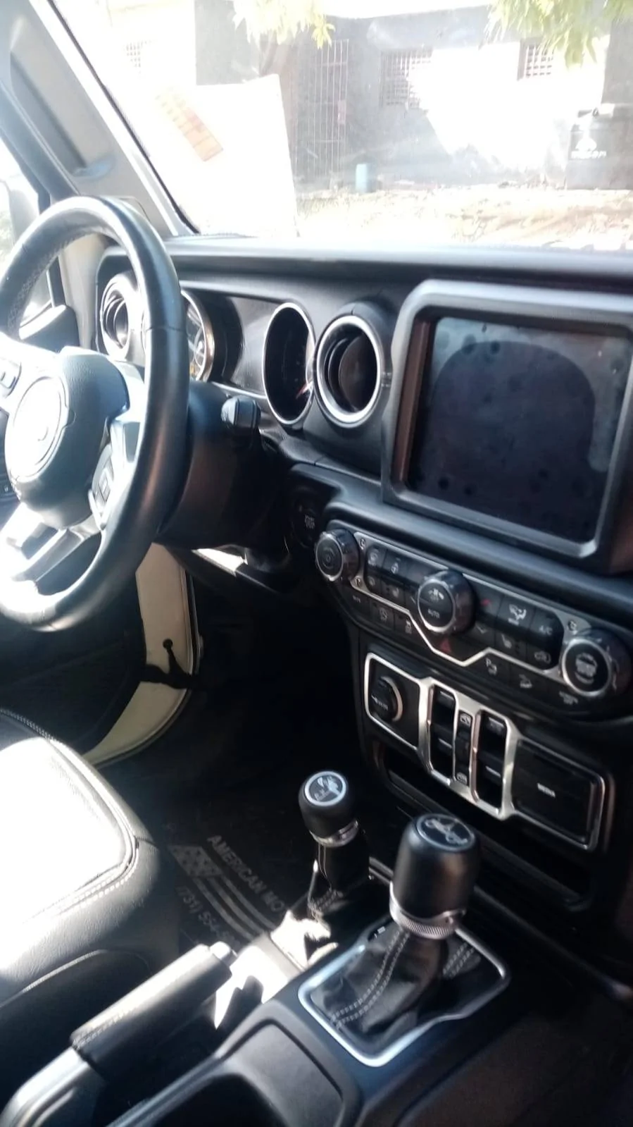 Jeep Wrangler JL Uconnect 8.4 Screen Delamination PHOTO-2021-09-28-15-16-17