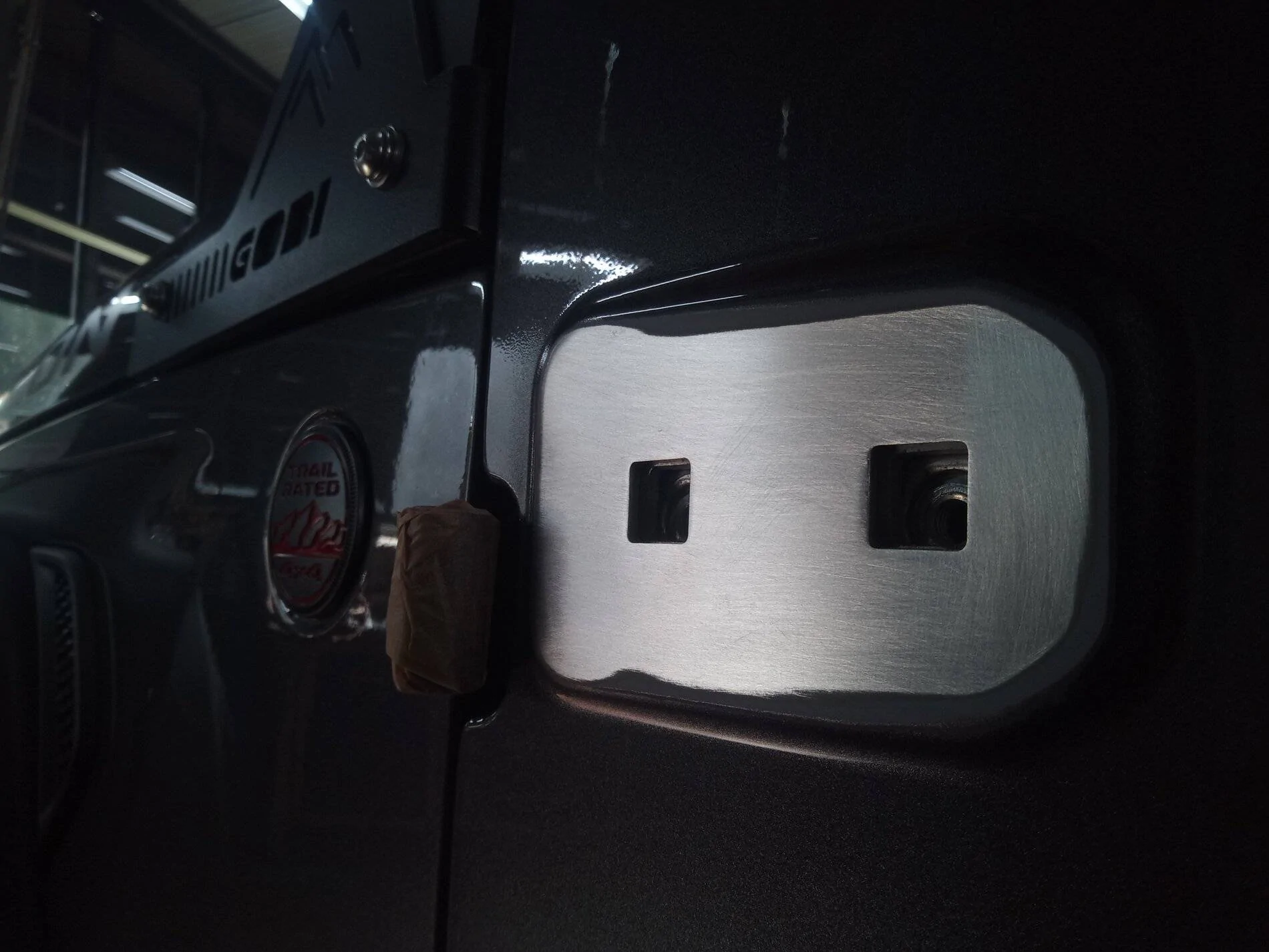 Jeep Wrangler JL Bubbles in Paint at Door Hinges IMG_20211001_130915_025
