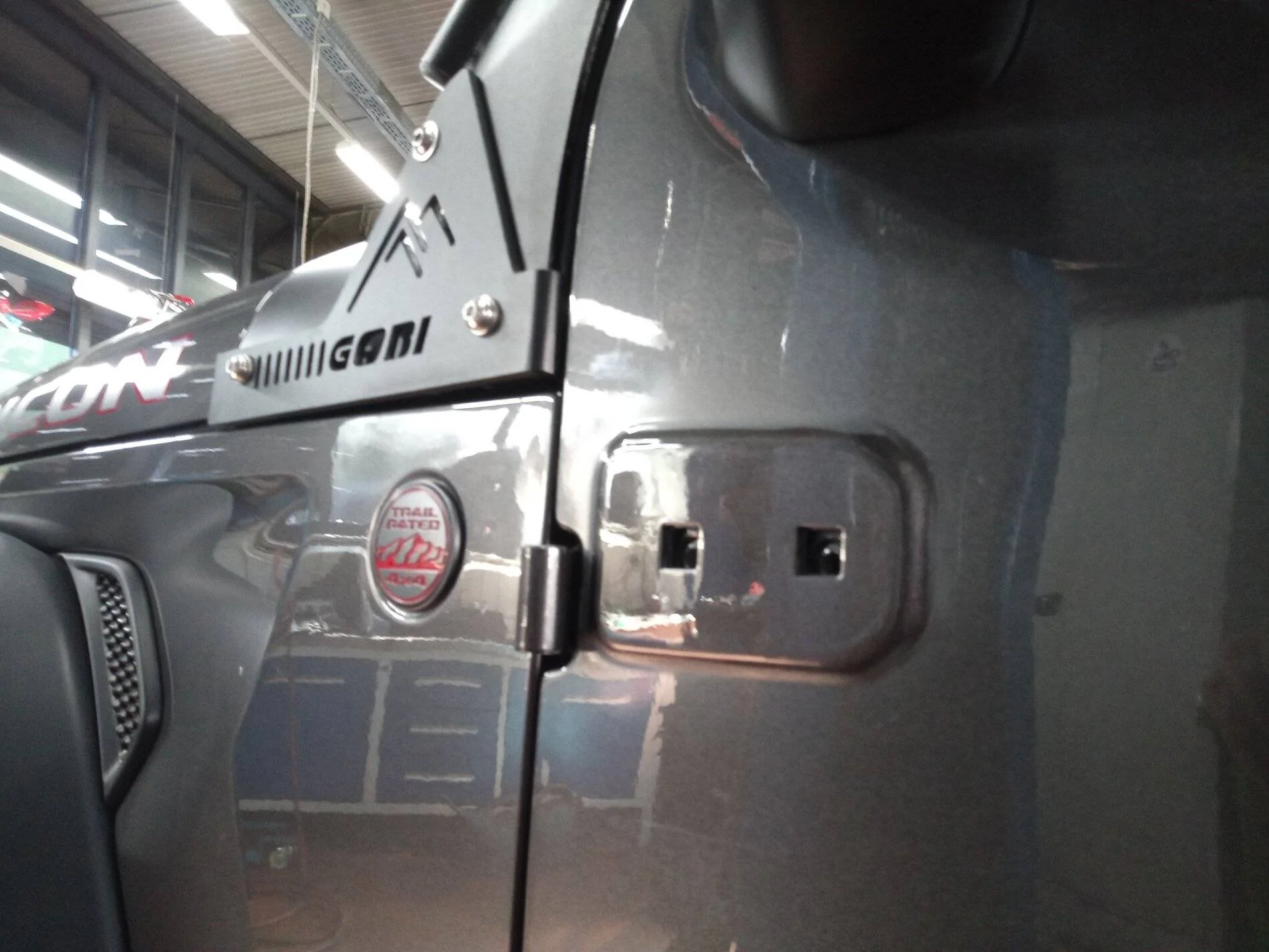 Jeep Wrangler JL Bubbles in Paint at Door Hinges IMG_20211001_141910_706