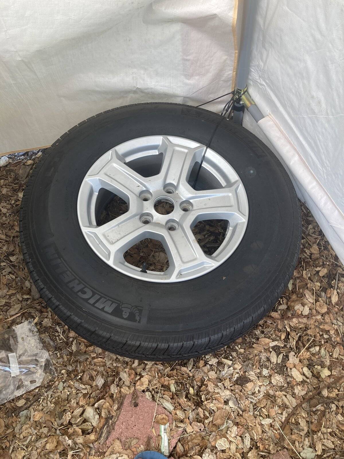 Jeep Wrangler JL 5 sport wheels $500 8F51BB6C-7555-4BAD-9F7B-EBEE4DFD8394