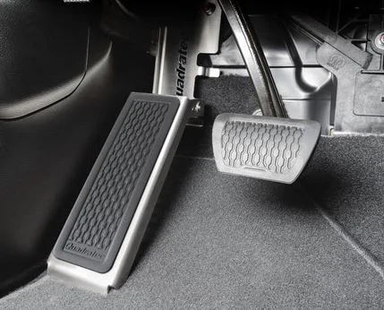 Jeep Wrangler JL Mopar Grab Handles - do you like them? dead pedal