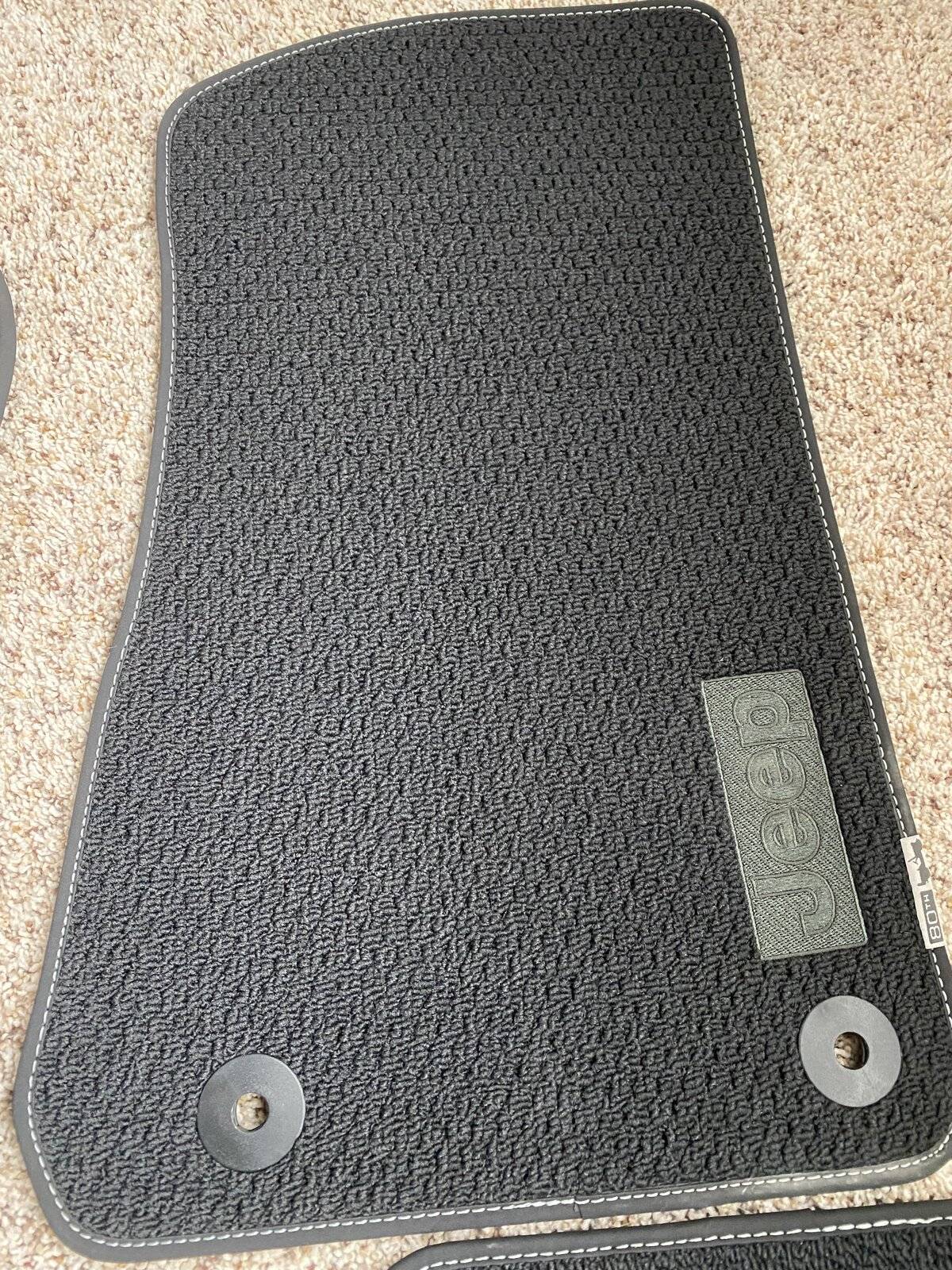 Jeep Wrangler JL New 80th floor mats JLU 951F3F65-565C-4A93-8BDC-3B71004175C0