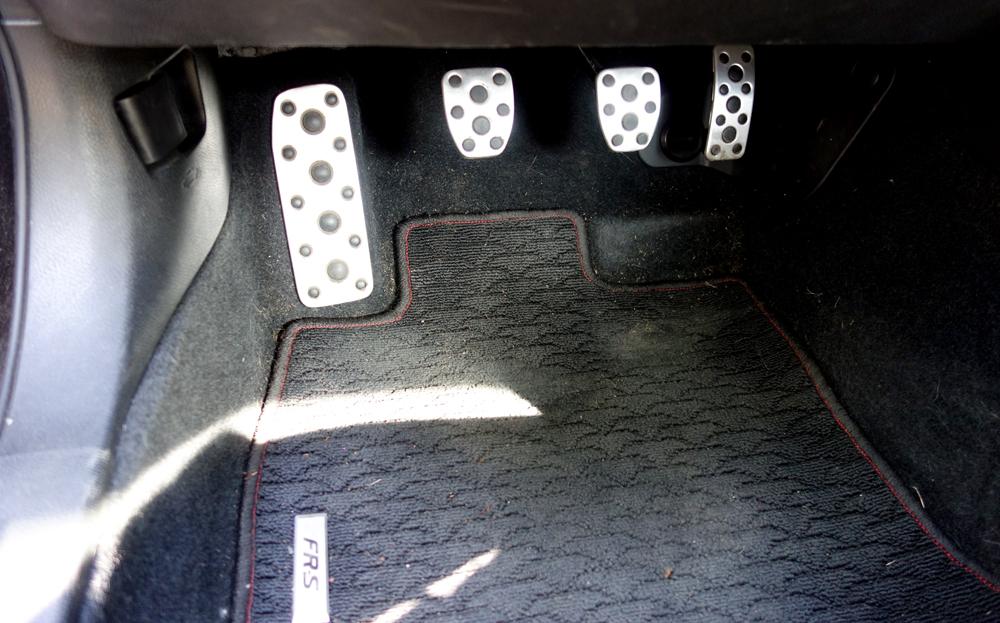 Jeep Wrangler JL Really want a dead pedal! DeadPedalFRS