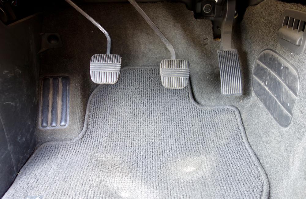 Jeep Wrangler JL Really want a dead pedal! DeadPedalXterra