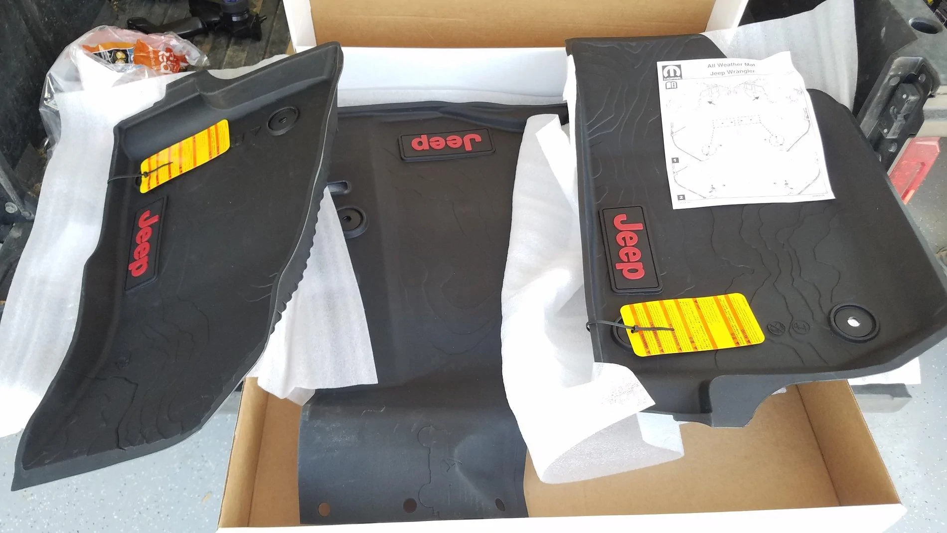 Jeep Wrangler JL F/S: Mopar floor liners 20180607_170551