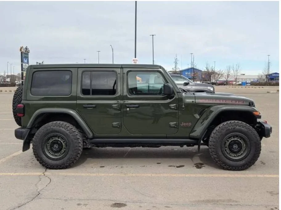 Jeep Wrangler JL Tires and Rims 805992_A42DB84F