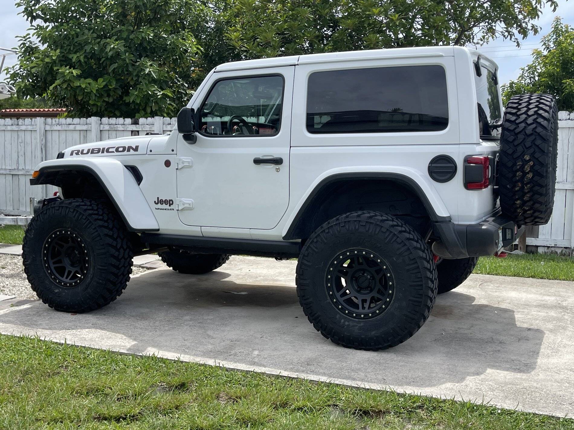 Jeep Wrangler JL White JLR with or without painted fenders? 95491B05-90B3-4A6D-867E-E2914C189119
