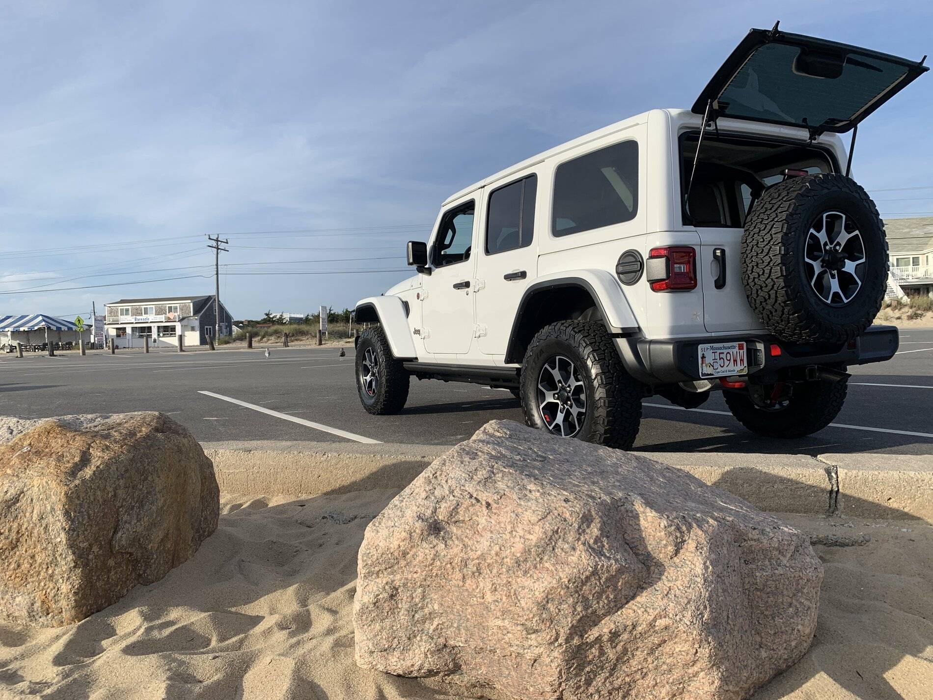 Jeep Wrangler JL White JLR with or without painted fenders? FDB231E8-6EB4-4FE3-90E6-711B74A6E5B7