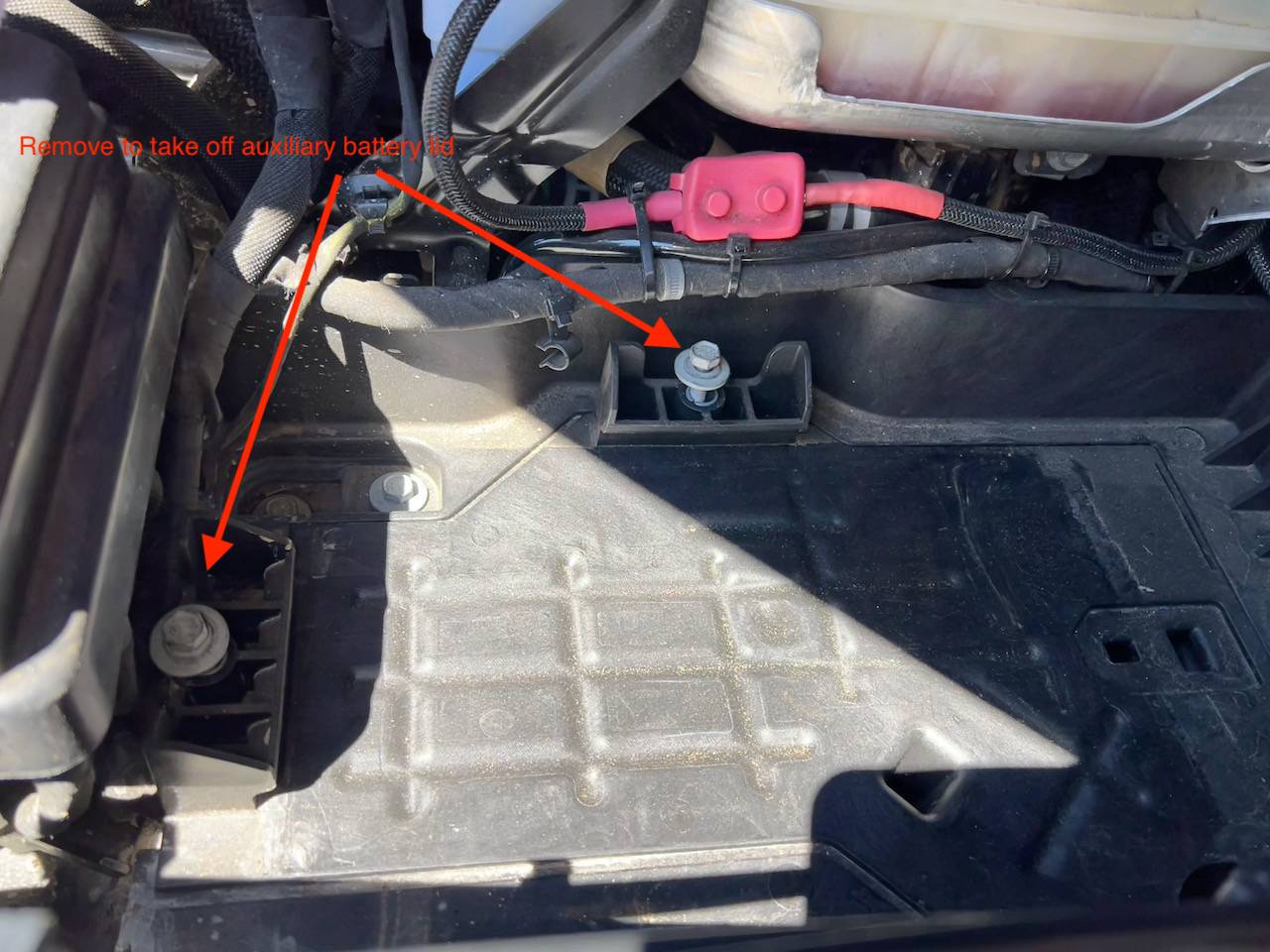Jeep Wrangler JL Batteries replacement made easy on RHD IMG_0701
