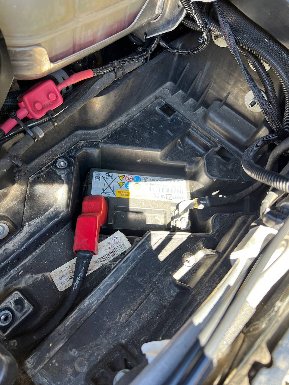 Jeep Wrangler JL Batteries replacement made easy on RHD IMG_0703