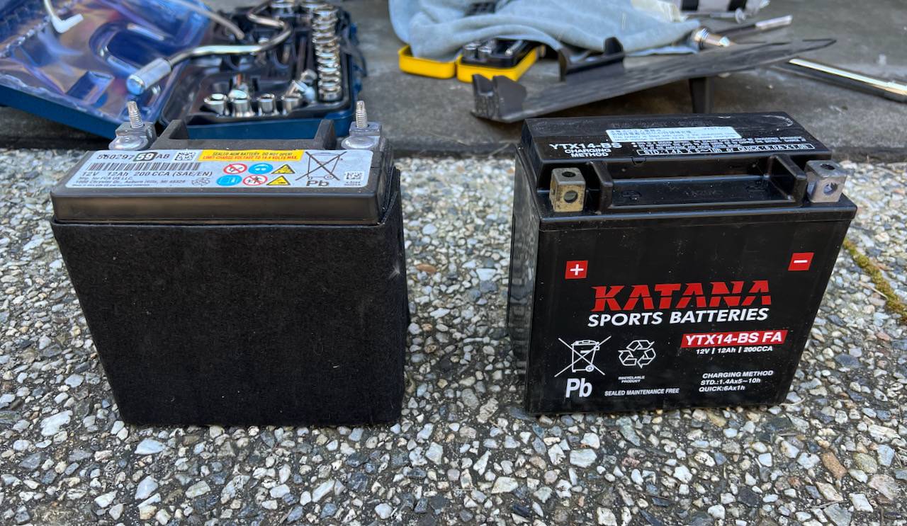 Jeep Wrangler JL Batteries replacement made easy on RHD IMG_0704