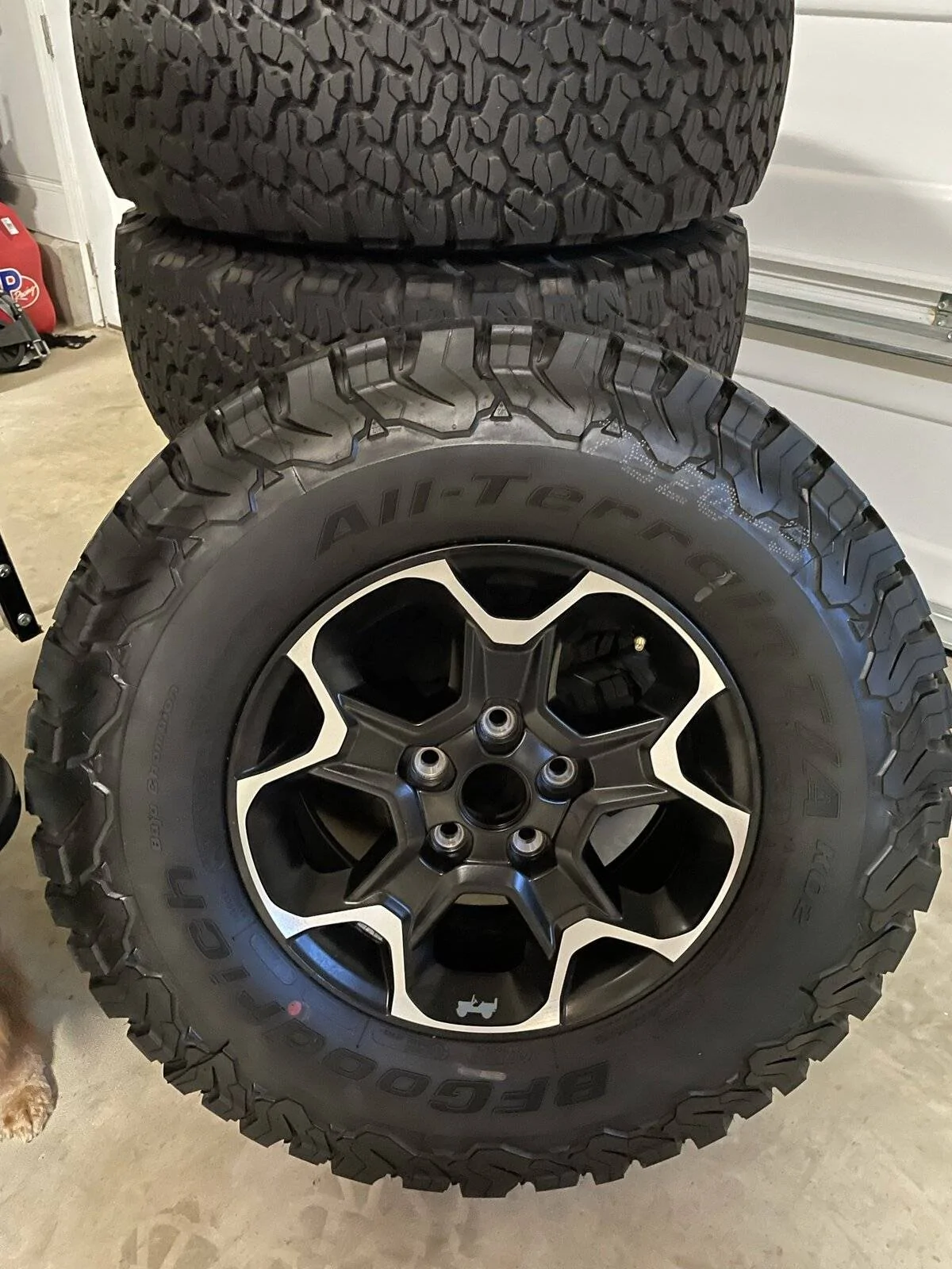 Jeep Wrangler JL Rubicon Wheel Identification 926742C3-C8EE-4FD3-A6FD-E3C3AC2EC915