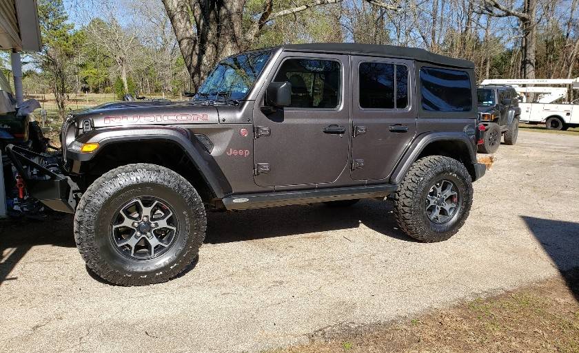 Jeep Wrangler JL Body colored vs black top Screenshot_20211024-231256_Photos