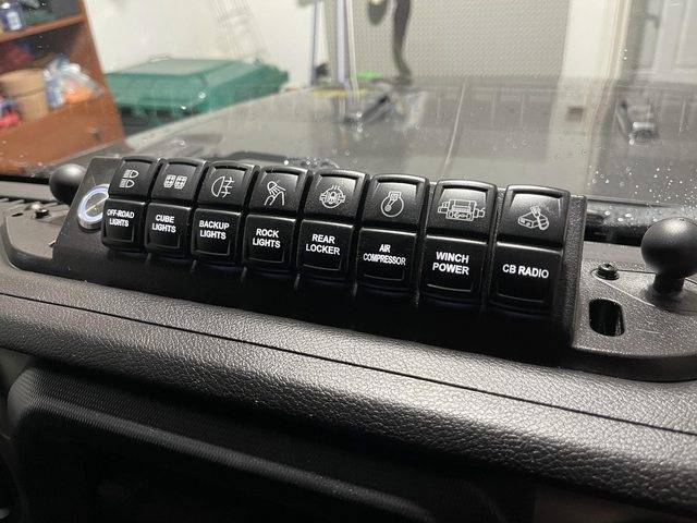 Jeep Wrangler JL Aux Switches: cool things beyond light bars Fk0LdWUl