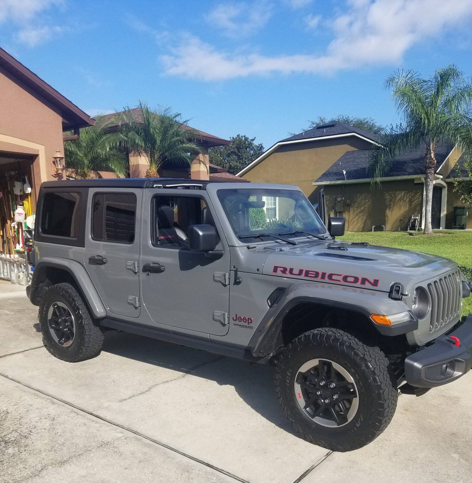 Jeep Wrangler JL Body colored vs black top 2018 RUBI