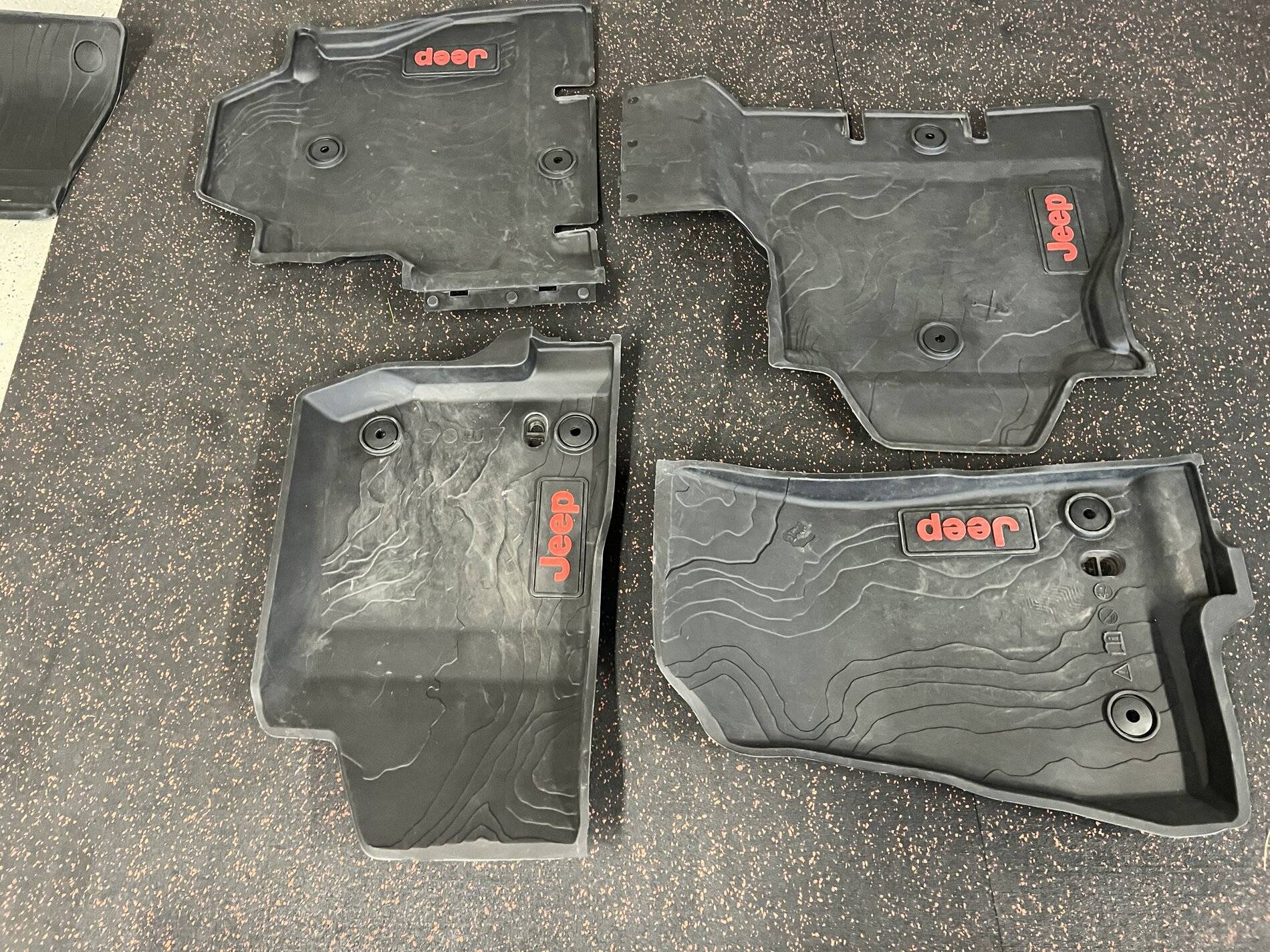 Jeep Wrangler JL Mopar Rubber Floor Mats IMG_0797