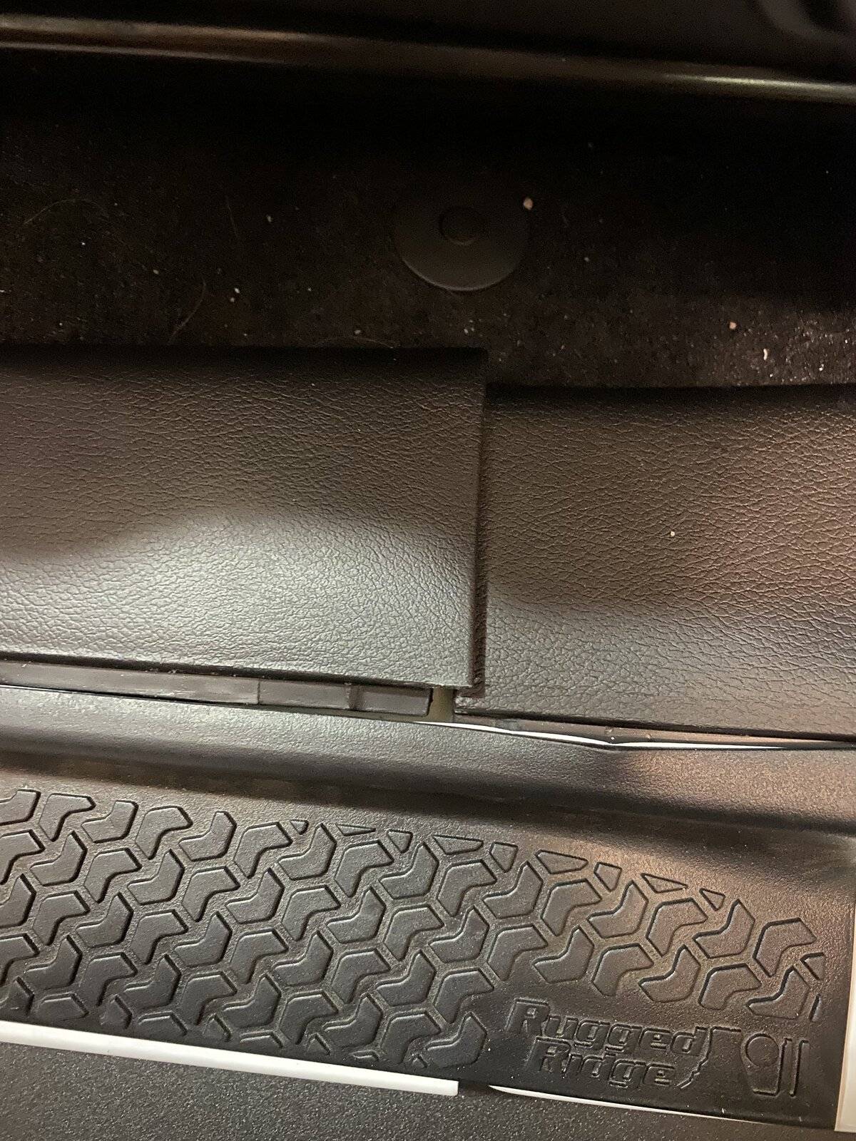 Jeep Wrangler JL Can anyone help with this part number identification please? 754773B3-809D-40DD-93AF-EEBF5781BDF3