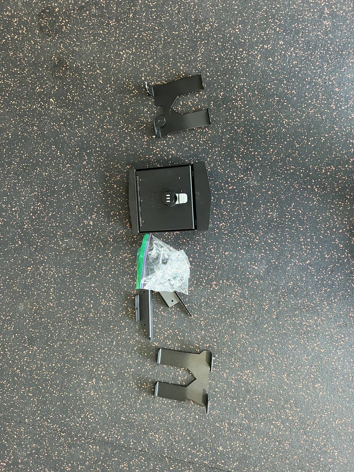 Jeep Wrangler JL Tuffy Center Console Safe IMG_0848