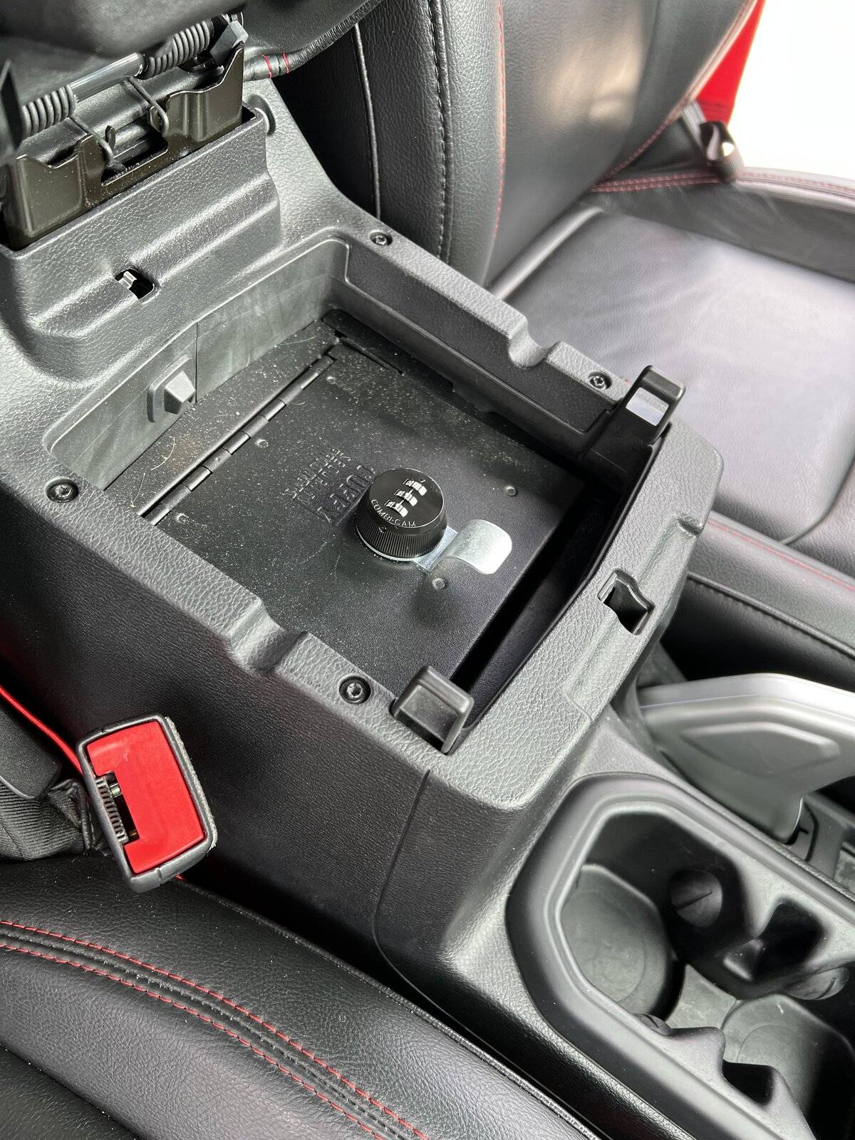 Jeep Wrangler JL Tuffy Center Console Safe IMG_0847