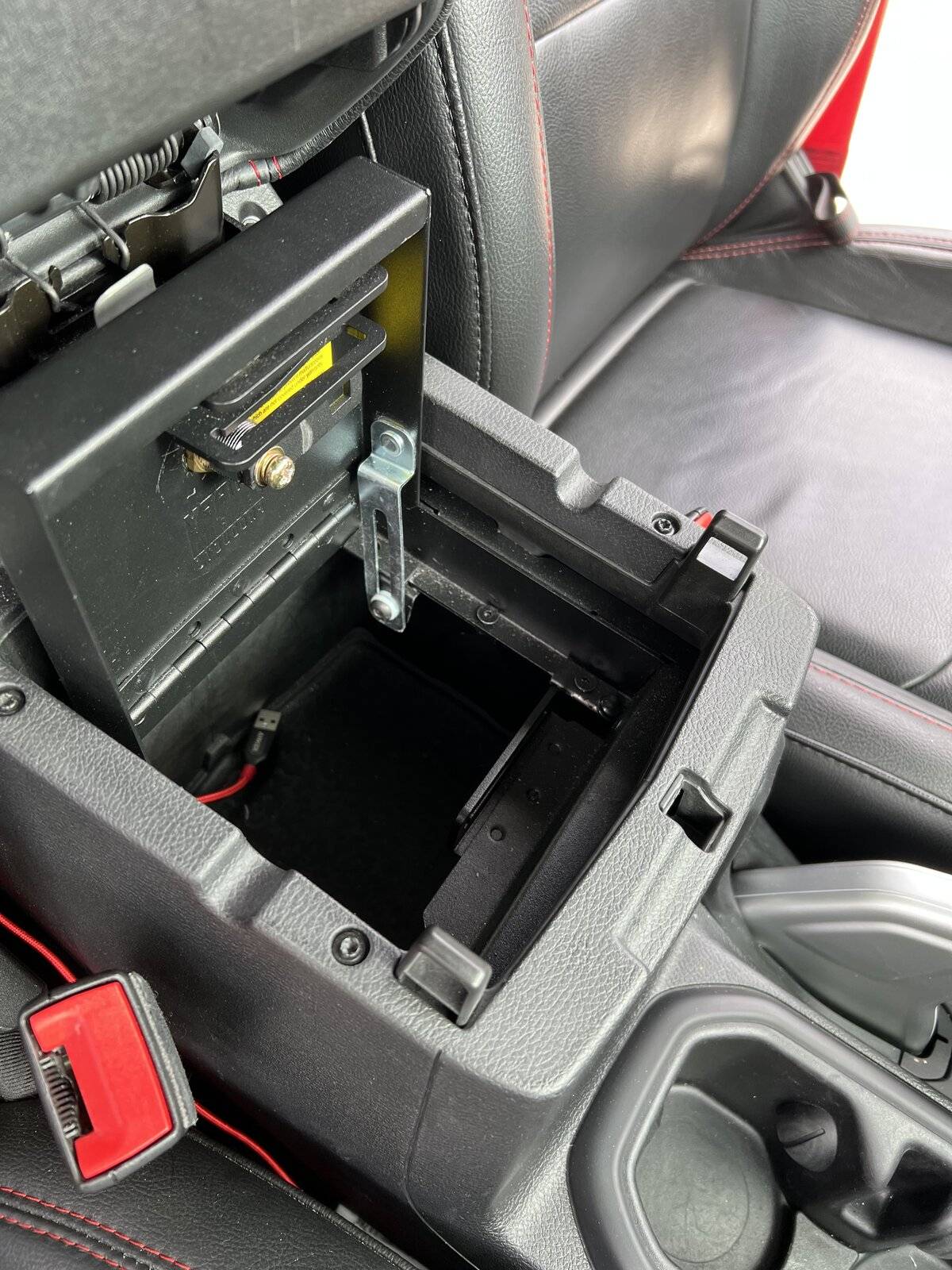 Jeep Wrangler JL Tuffy Center Console Safe IMG_0846