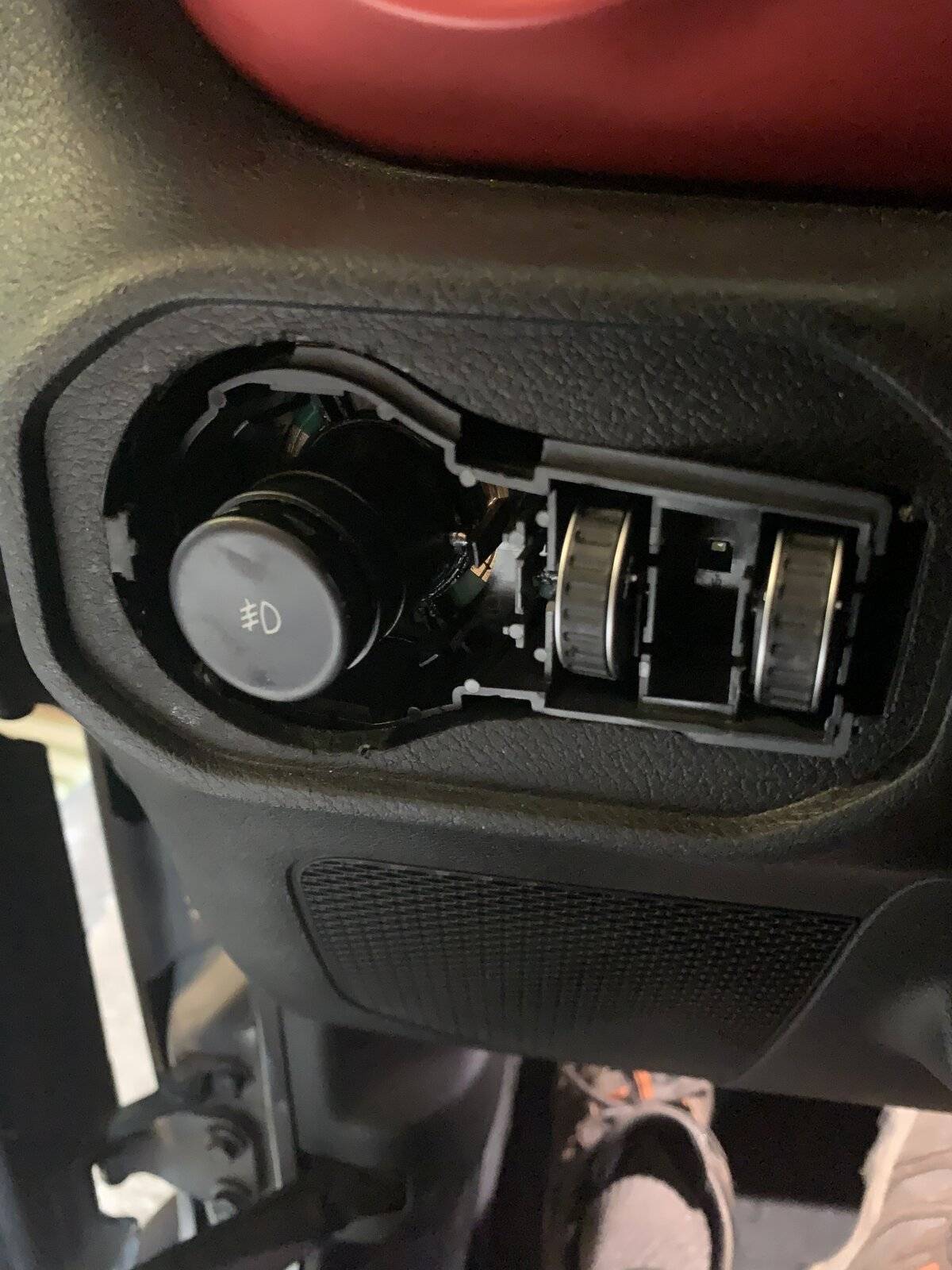 Jeep Wrangler JL Busted Dome Light Switch 35D9F1DB-838E-42E1-913B-0BAE91789D4F