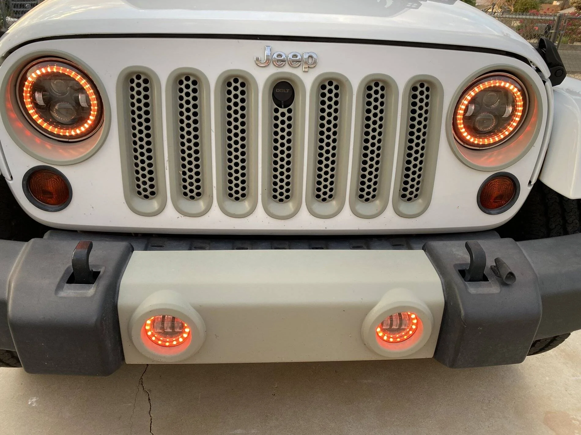 Jeep Wrangler JL Sahara Grill/Headlight/Bumper Inserts - Changing to Black? 4A2E2722-9FDE-4319-AF28-5A84A0A97386