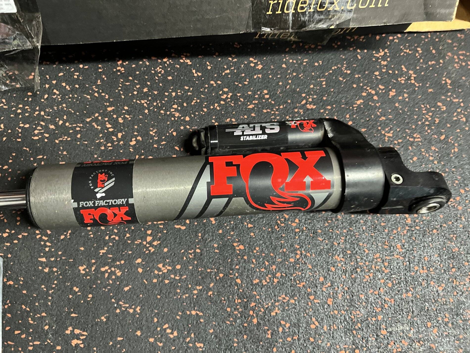 Jeep Wrangler JL Fox ATS Steering Stabilizer + Custom Red Fox Decals IMG_0954
