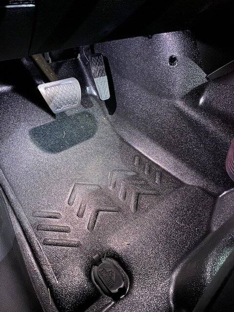 Jeep Wrangler JL Floor mats for the 4xE IMG_3136