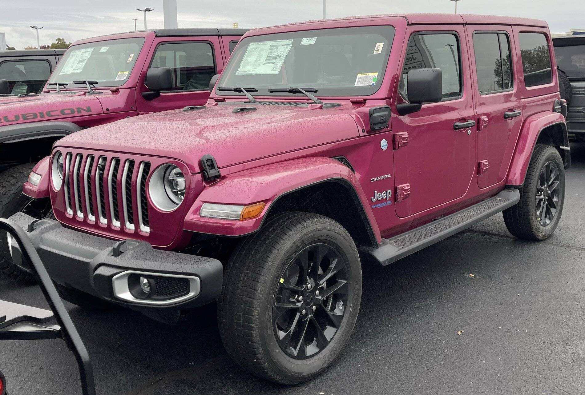 Jeep Wrangler JL Replacing Sahara 4xe silver trim 5E947870-6BF0-47A3-9944-237BEB8DD1B1