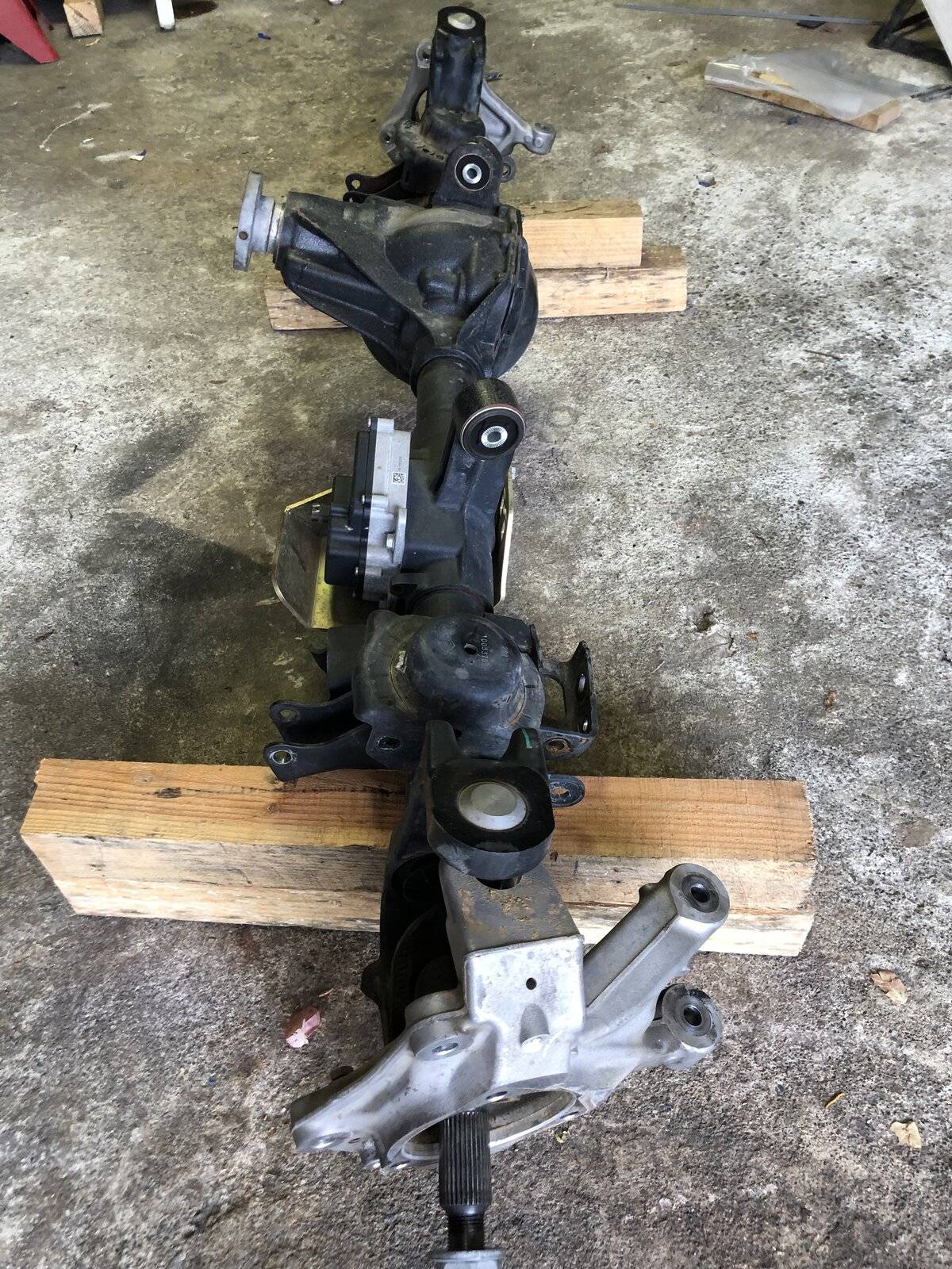 Jeep Wrangler JL JLUR front axle 1F10F28E-61E8-4342-8440-B01E551CCC65