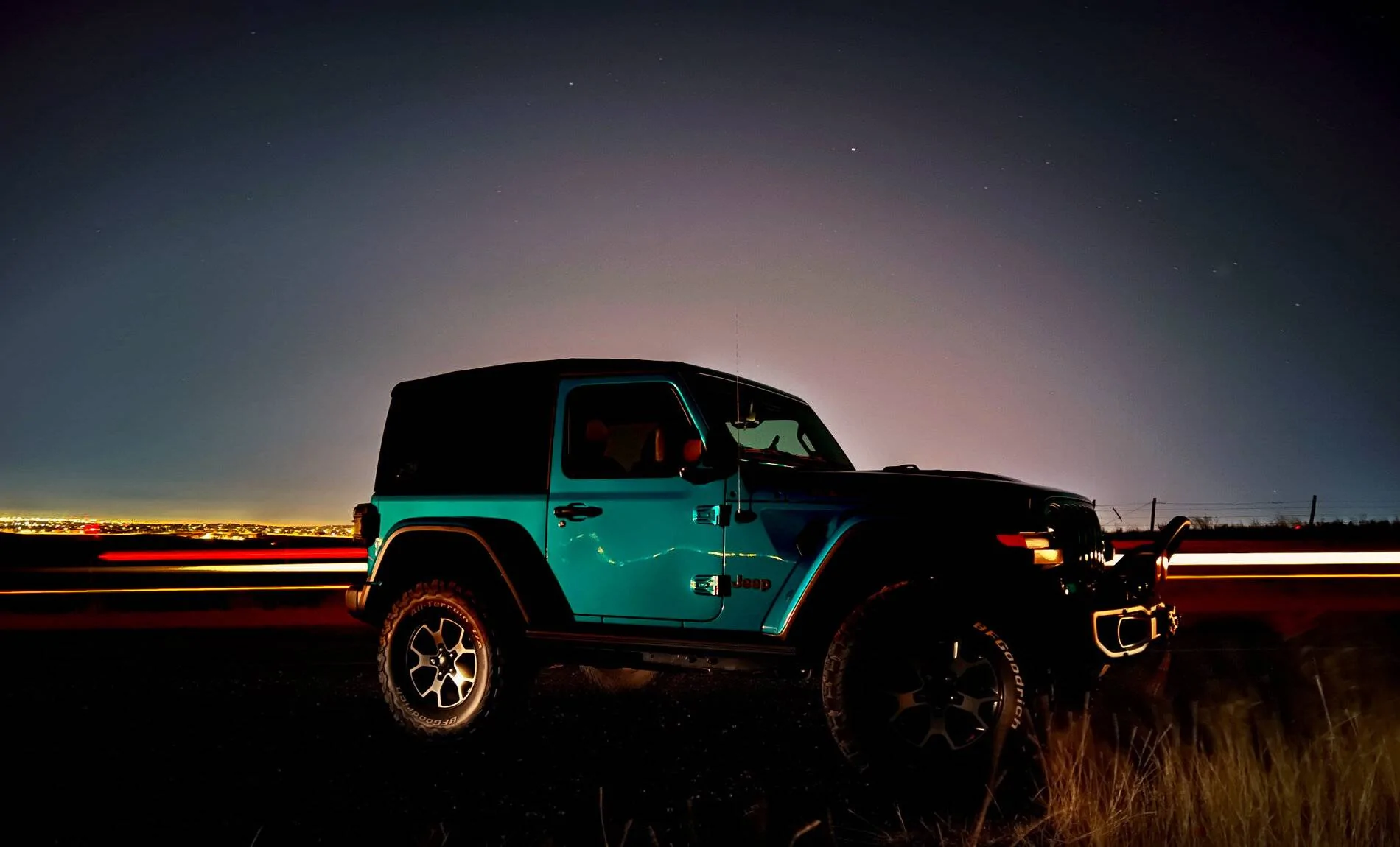 Jeep Wrangler JL Aurora chasing in the JL EFBA276C-71C5-4AC2-A5DC-0B8E8D8E2801