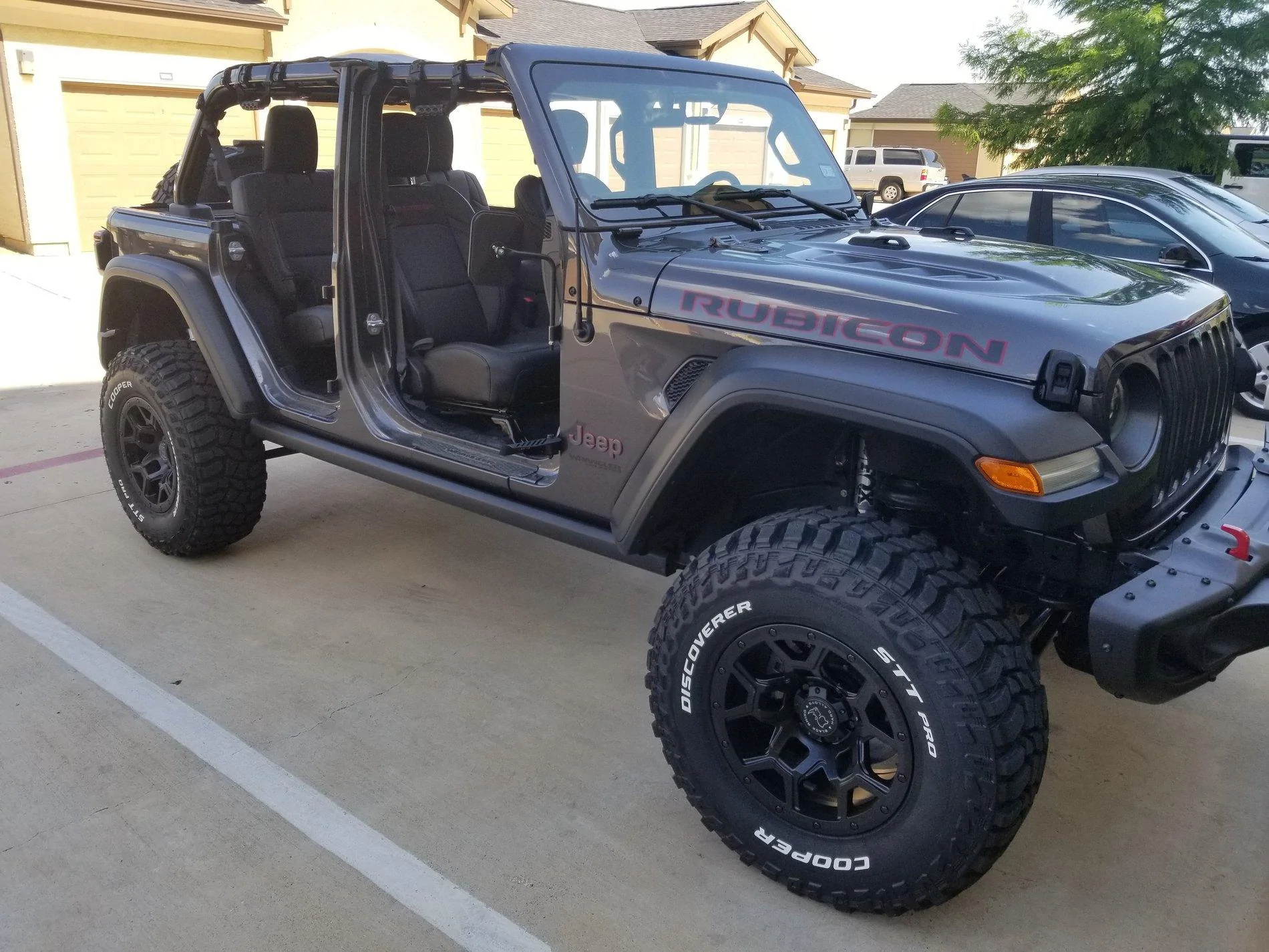 Jeep Wrangler JL Raised white lettering: out! 20180608_165906