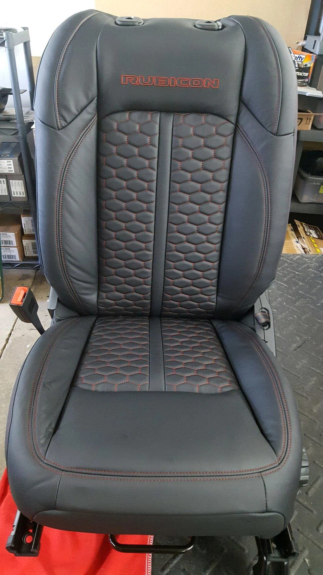Jeep Wrangler JL Alea Leather 449A5FC8-2CA3-4216-8B02-4653DB1FFC1D