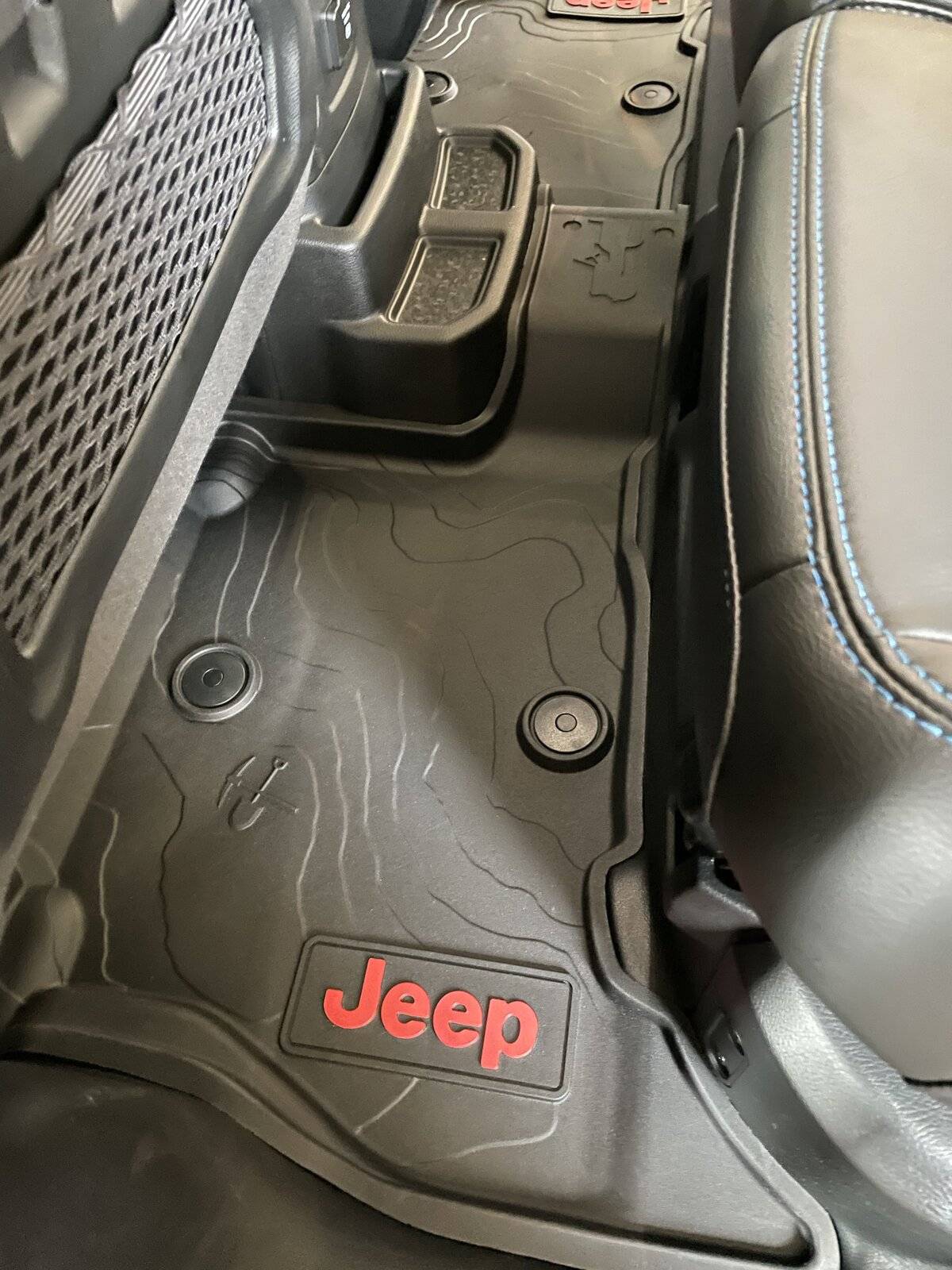 Jeep Wrangler JL Floor mats for the 4xE BC493C55-366E-4021-970D-330286B0B58C