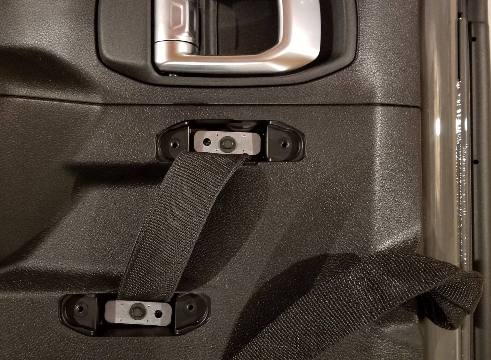 Jeep Wrangler JL Half Door Disassembly - Rear 20211112_183544