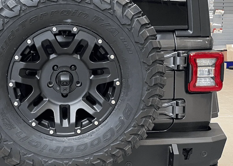 Jeep Wrangler JL Spare tire valve position Spar
