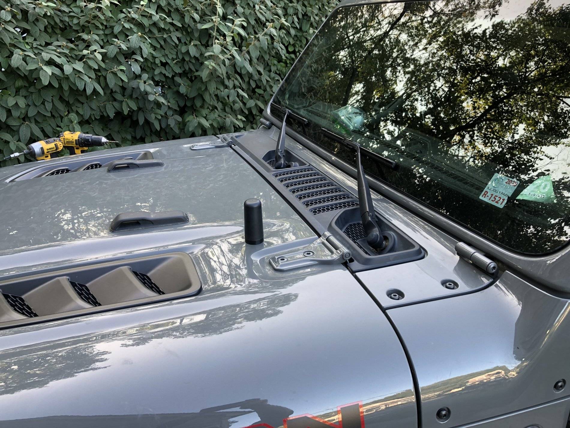 Jeep Wrangler JL GMRS antenna mounting IMG_1139