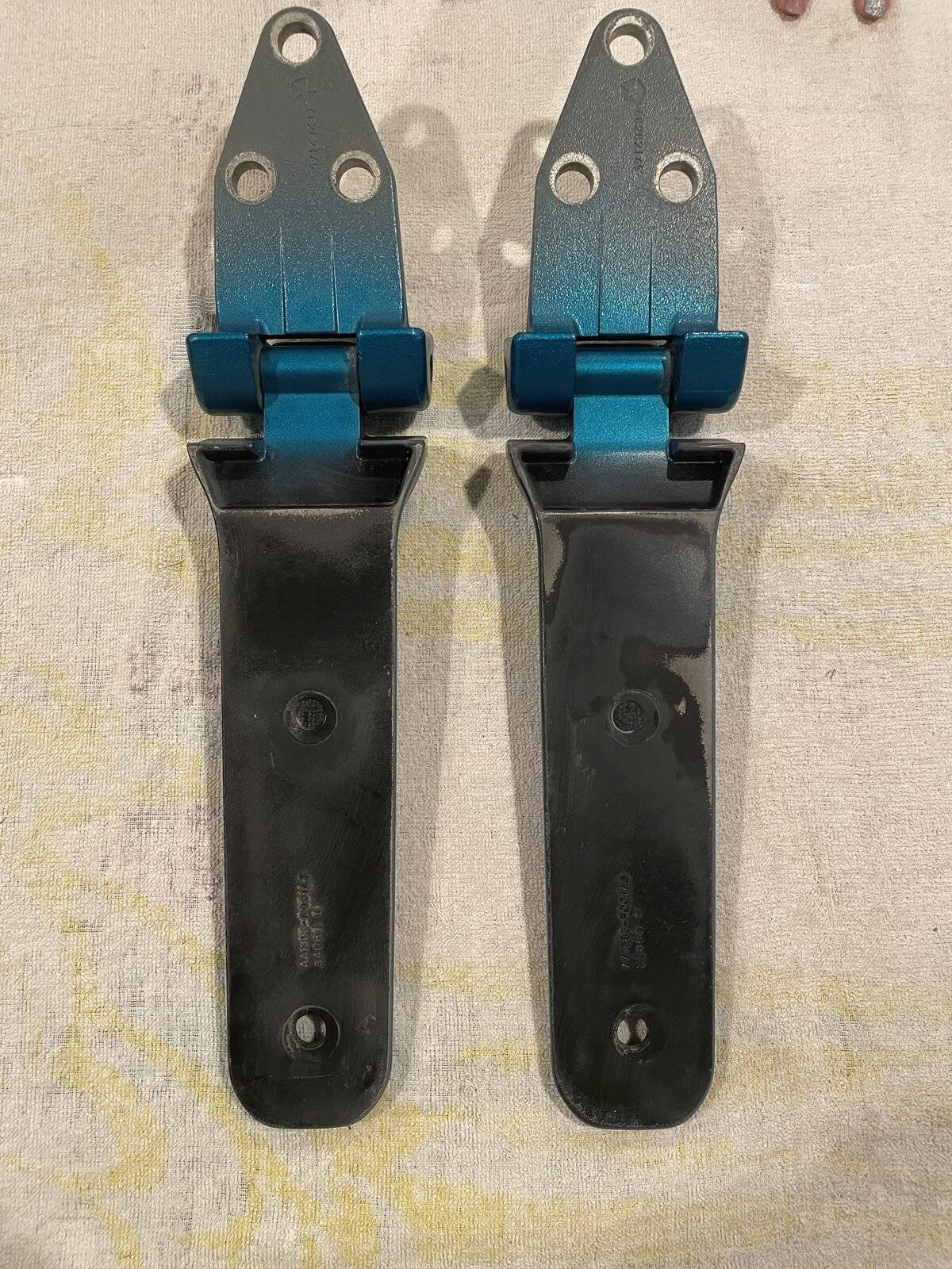 Jeep Wrangler JL Rear Gate Hinges in Bikini 6A61BABF-8B4E-4B46-ADE3-B2F7188484F8