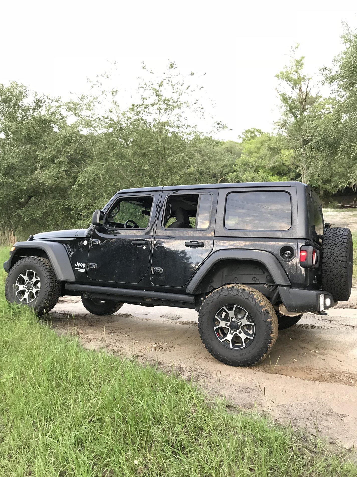 Jeep Wrangler JL Black JLU Sport with Rubi parts 5F0D1076-ADF0-4304-AFCA-A15D31668318