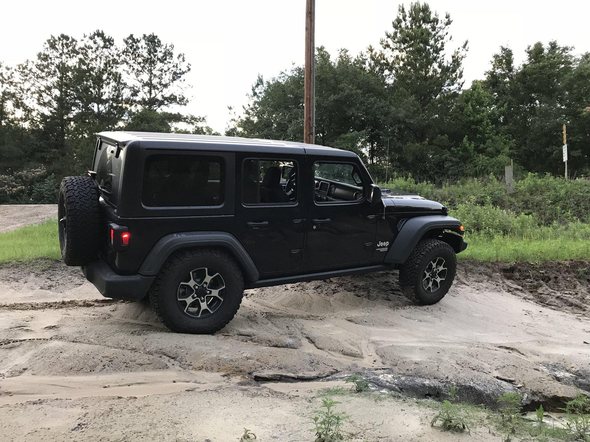 Jeep Wrangler JL Black JLU Sport with Rubi parts 6858B3CC-25A0-4F1F-AA77-35642C9079A3