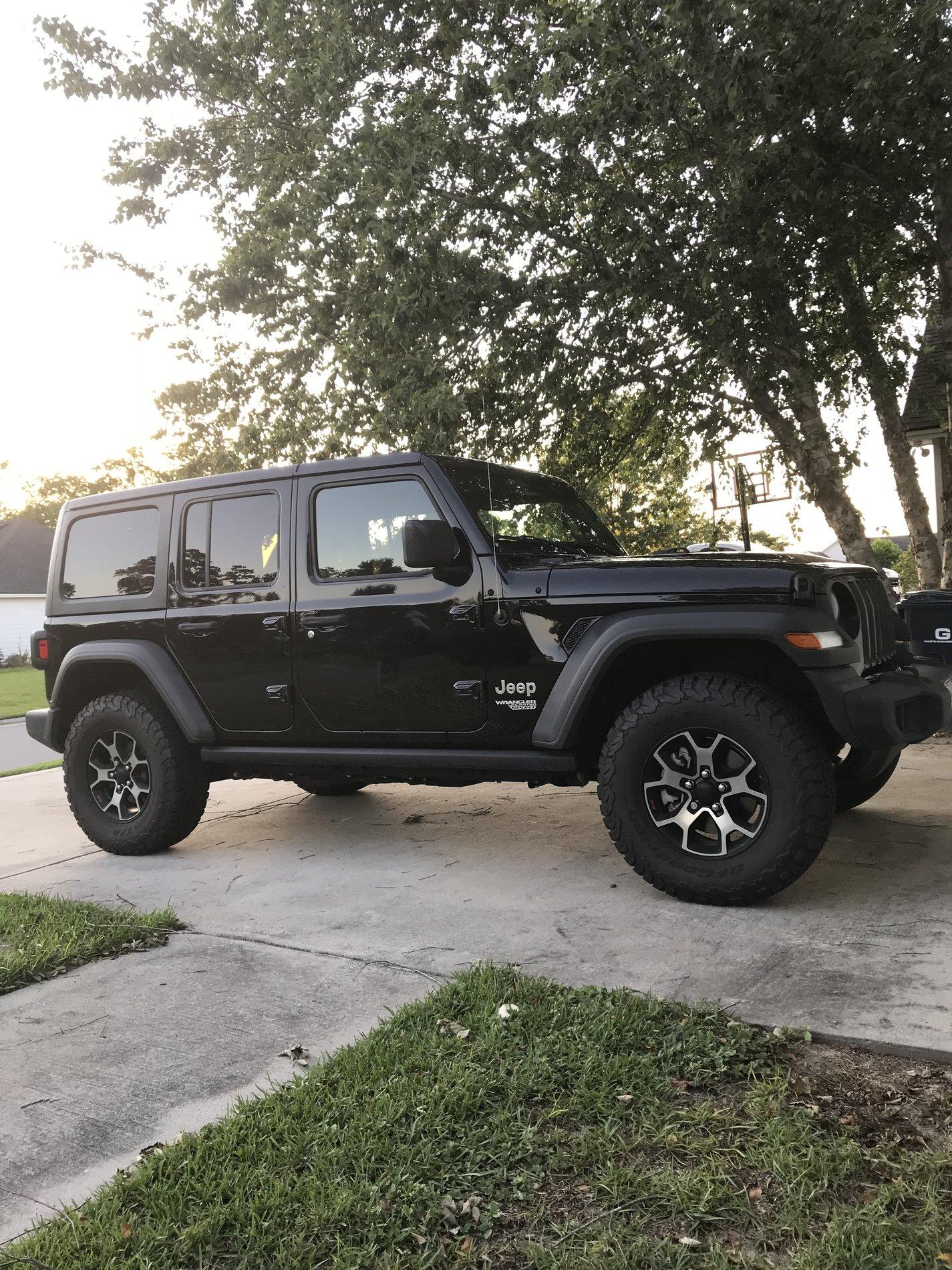 Jeep Wrangler JL Black JLU Sport with Rubi parts D5CE3C2A-DB12-4340-BA21-E3546BAD67CA