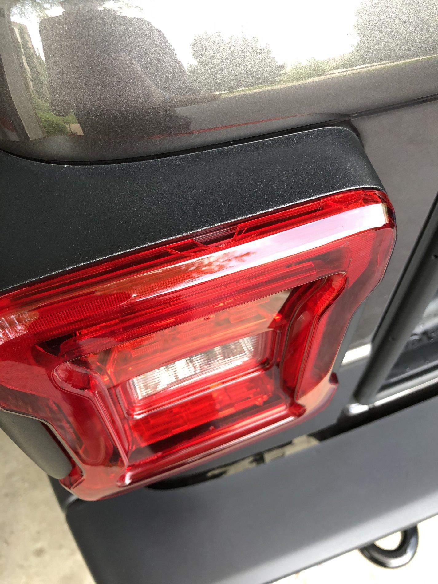 Jeep Wrangler JL Cracked tail light B520EFC9-3F99-48C0-A86F-7245AD47ABE0